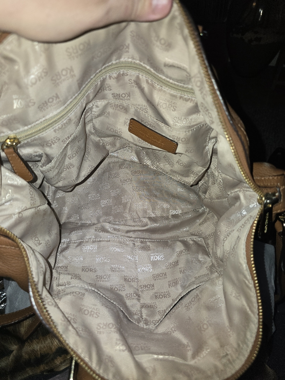 👜MK Michael Kors Pebbled Leather Satchel with MK Charm In Preloved Condition - Picture 10 of 10